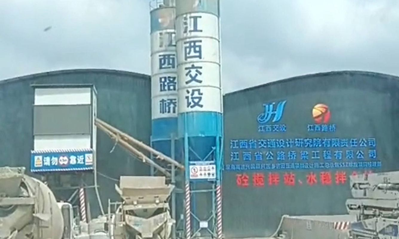 HC高速液壓夯實機(jī)在江西某高速公路新舊路基結(jié)合部夯實處理